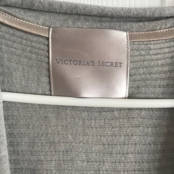 Victoria Secret pajama wrap - Picture 2 of 7